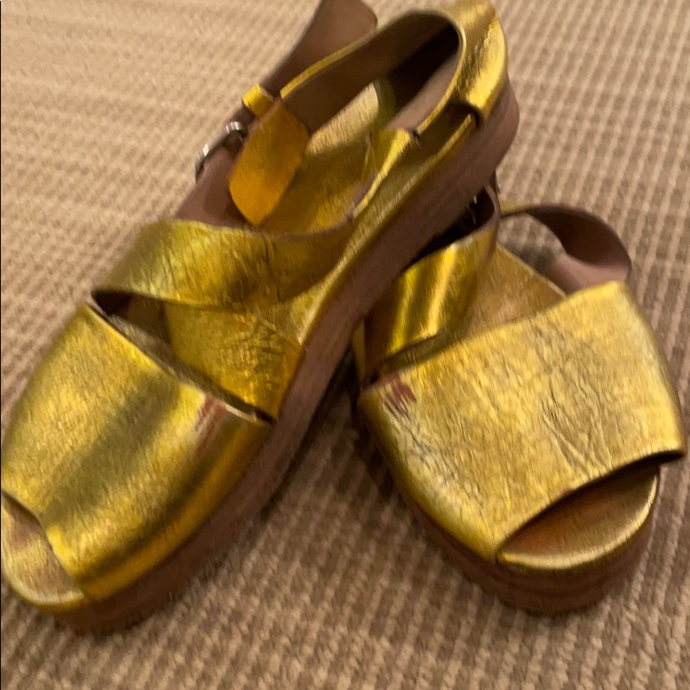 MARSÈLL Metallic Gold Festival Flatform Sandal